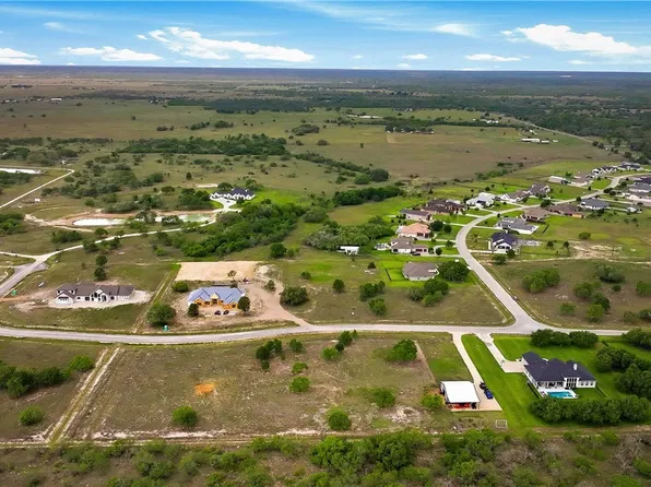 131 Wright Creek Rd, Victoria, TX 77905