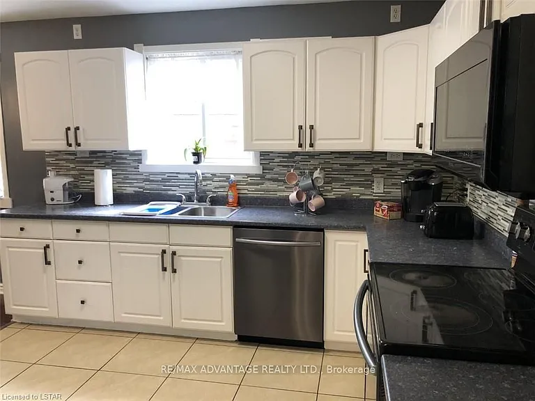 17 Sterling St #UPPER — Photo 9