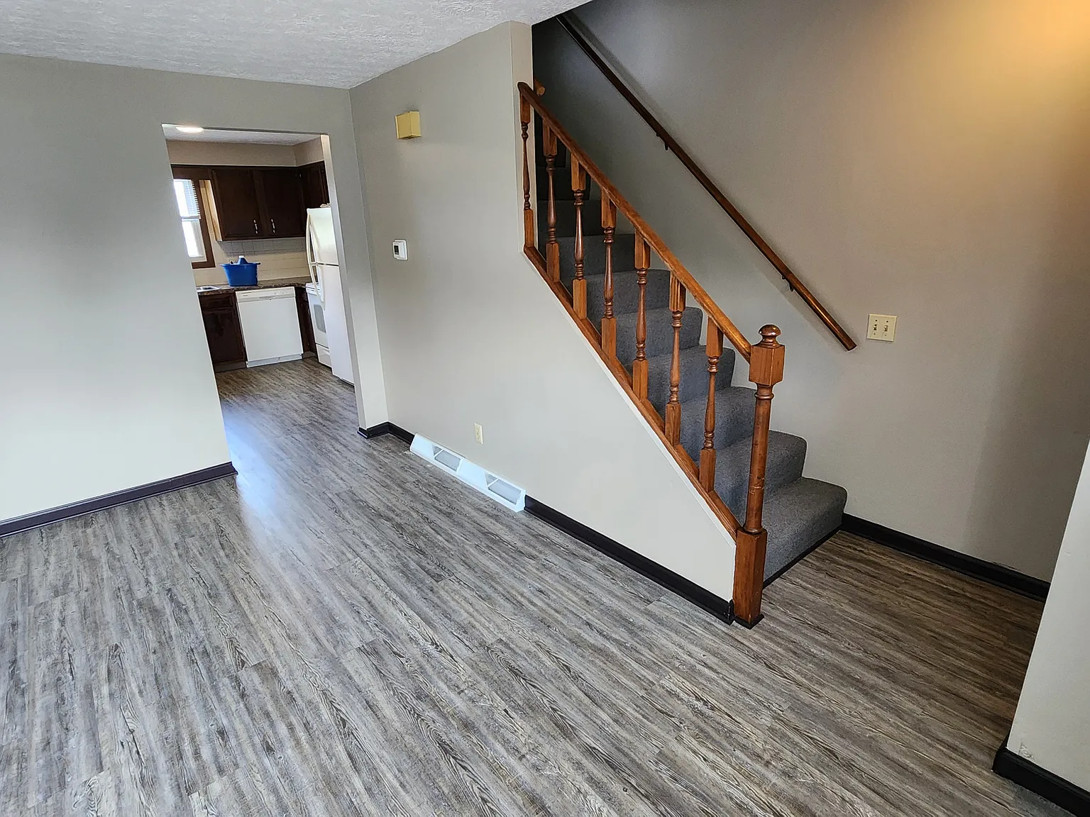 2 bed, 950 sqft, $1,275 — Photo 2