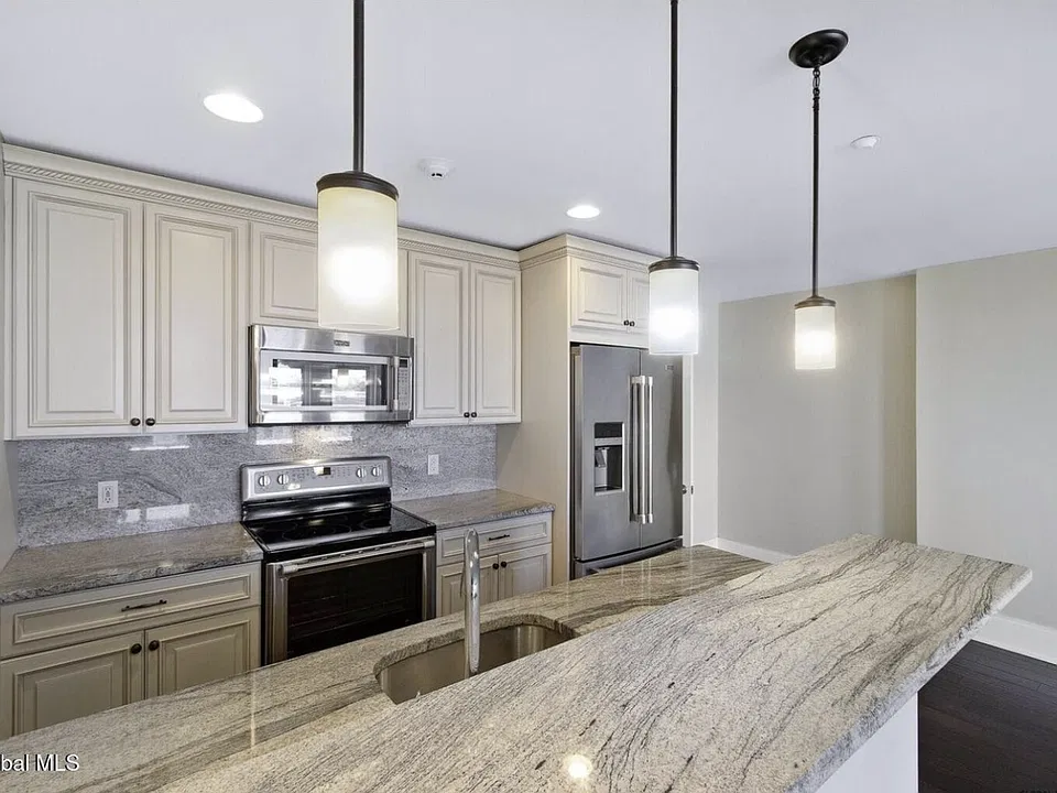 510 Broadway St #3D