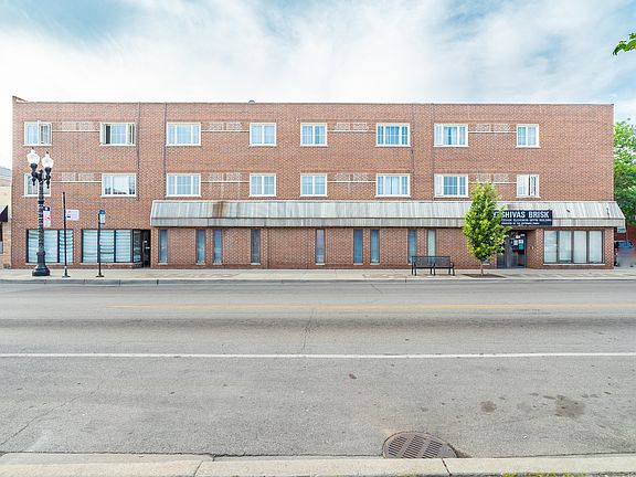 5th image of 6400 N Sacramento Ave APT 203