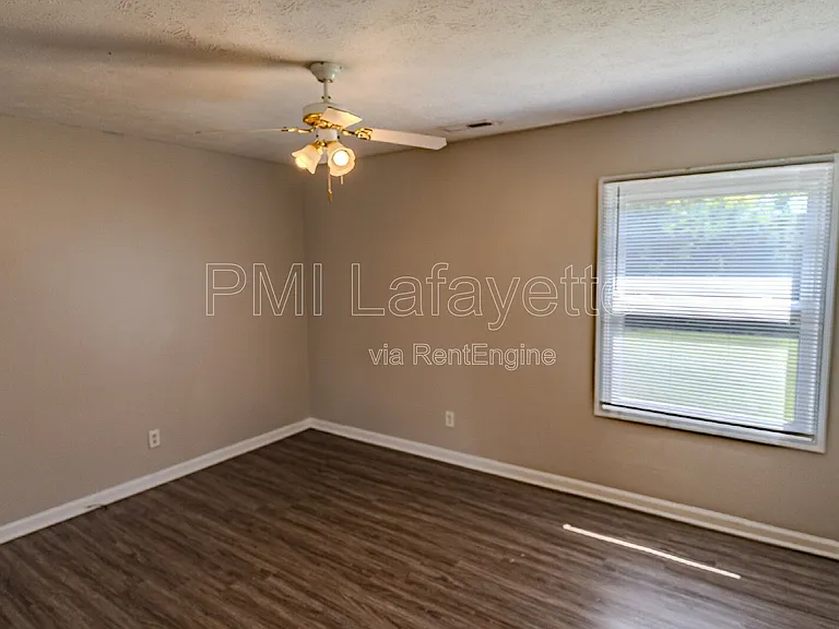 821 Julia Ln — Photo 14