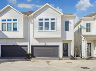 728 Carriage Knolls Dr, Houston, TX 77008