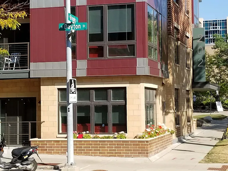 202 N Brooks St — Photo 11