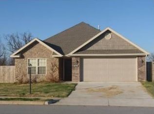 704 Sand St, Cave Springs, AR 72718