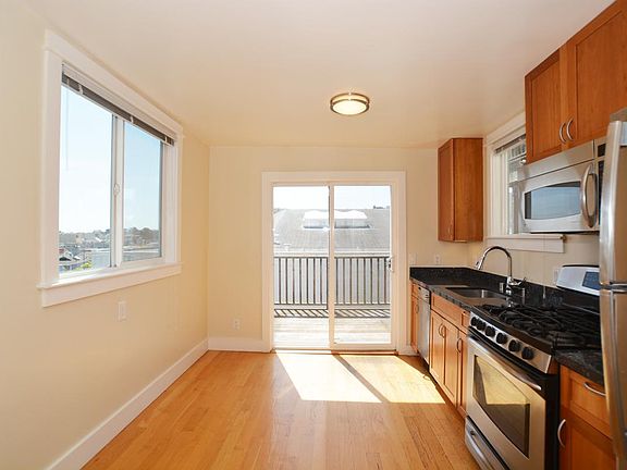 2nd image of 2885 Bush St APT 6