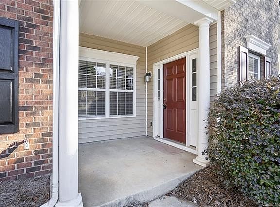 2nd image of 8538 Summerglen Cres