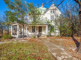 324 S Hill St, Pilot Point, TX 76258