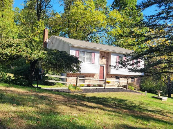 101 Schweitz Rd, Fleetwood, PA 19522