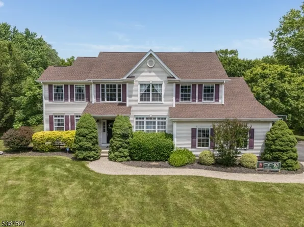17 Beaver Creek Dr, Raritan Twp., NJ 08822