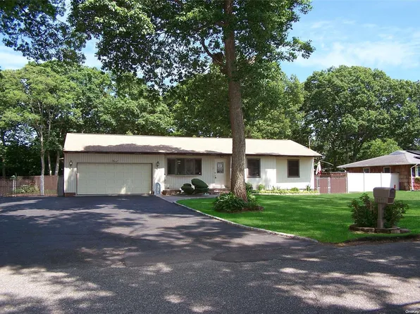 2277 Pine Avenue, Ronkonkoma, NY 11779