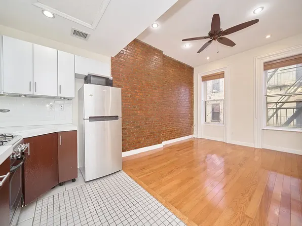 222 East 18th Street image 1 of 10