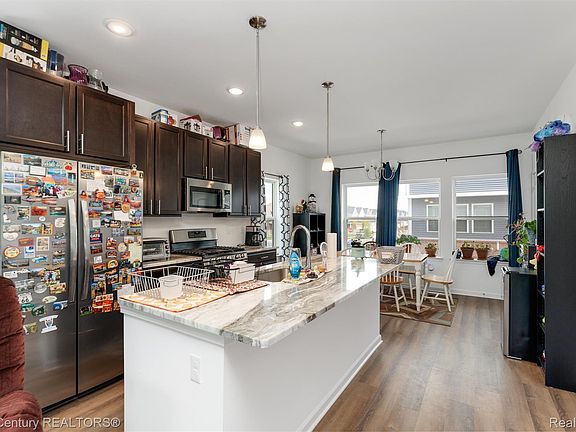 3rd image of 4875 Parkside Ln
