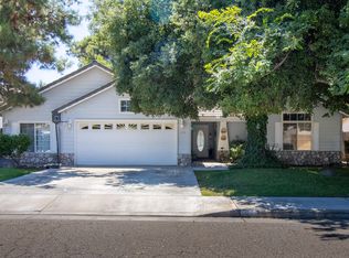 1611 W Lloyd Ave, Porterville, CA 93257