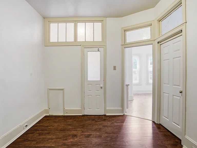 2441 Brown St #2R — Photo 15