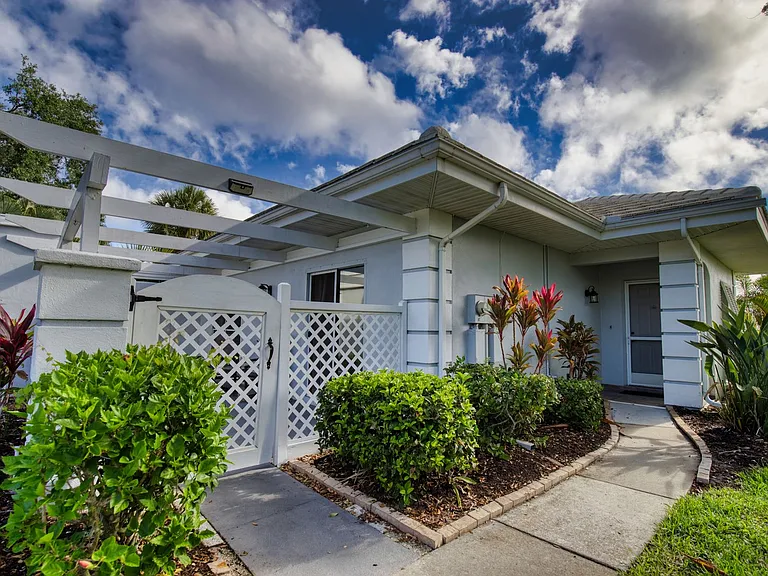 208 Cerromar Way S #26 — Photo 4
