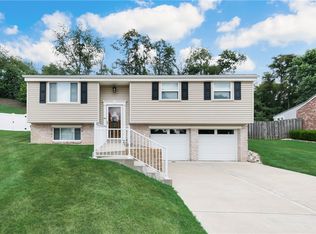 1086 Fiddleback Dr, Mc Kees Rocks, PA 15136