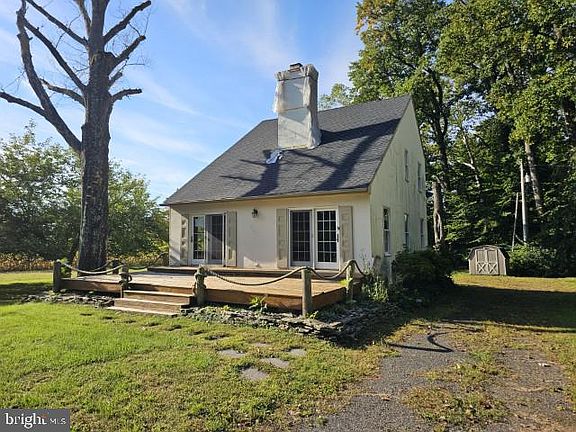 2nd image of 1215 River Rd