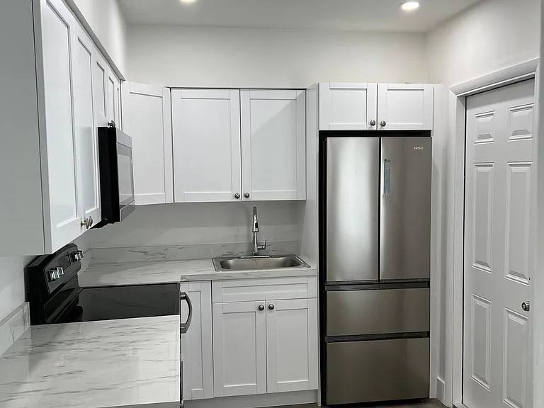 720 SE 16th St #2 — Photo 1
