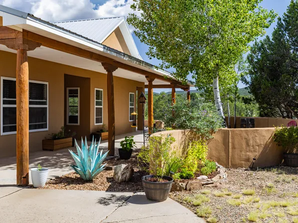 11 Monte Verde Rd, Tijeras, NM 87059