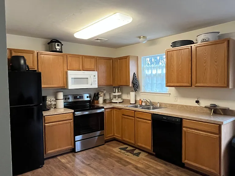 368 Cherry St — Photo 4