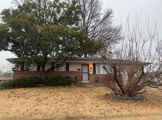 2775 Robert Dr, Florissant, MO 63031