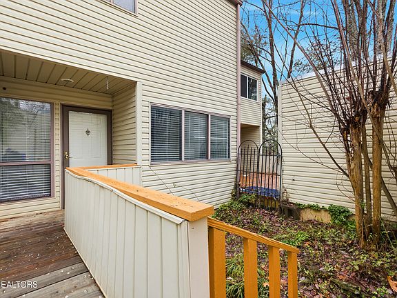 4th image of 703 Idlewood Ln