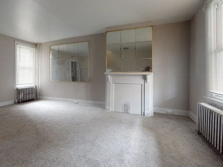 1313 N Hobart St — Photo 6