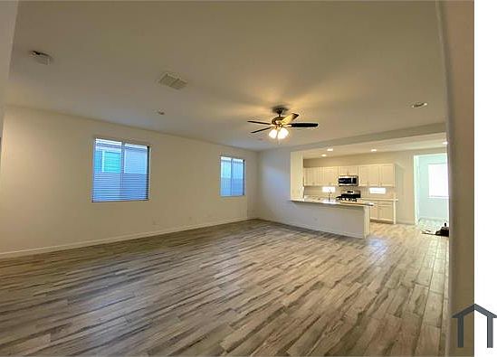 5th image of 2211 W Park St