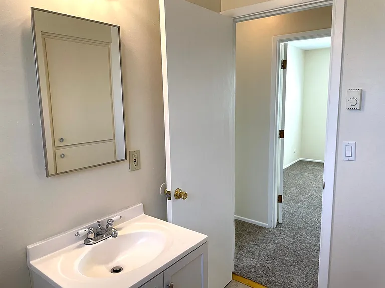 C2402 - Maple Court Apartments — Photo 62