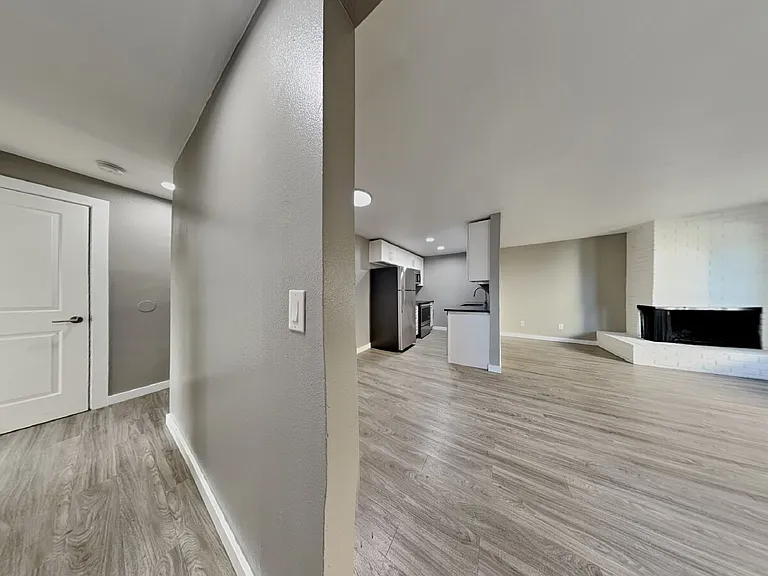 1105 S Woodlawn St #1 — Photo 11
