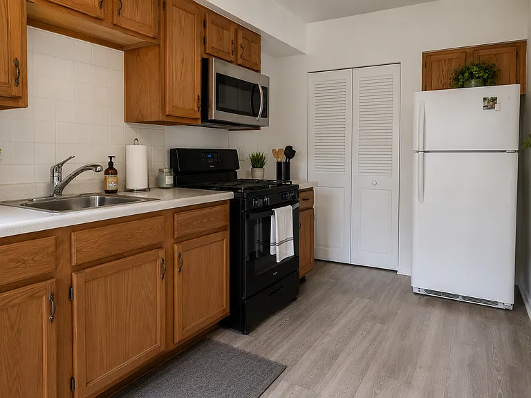 542 N Carol Ln #3C — Photo 2