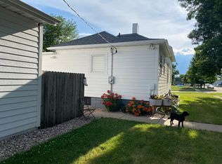 301 S Church Ave, Hills, MN 56138