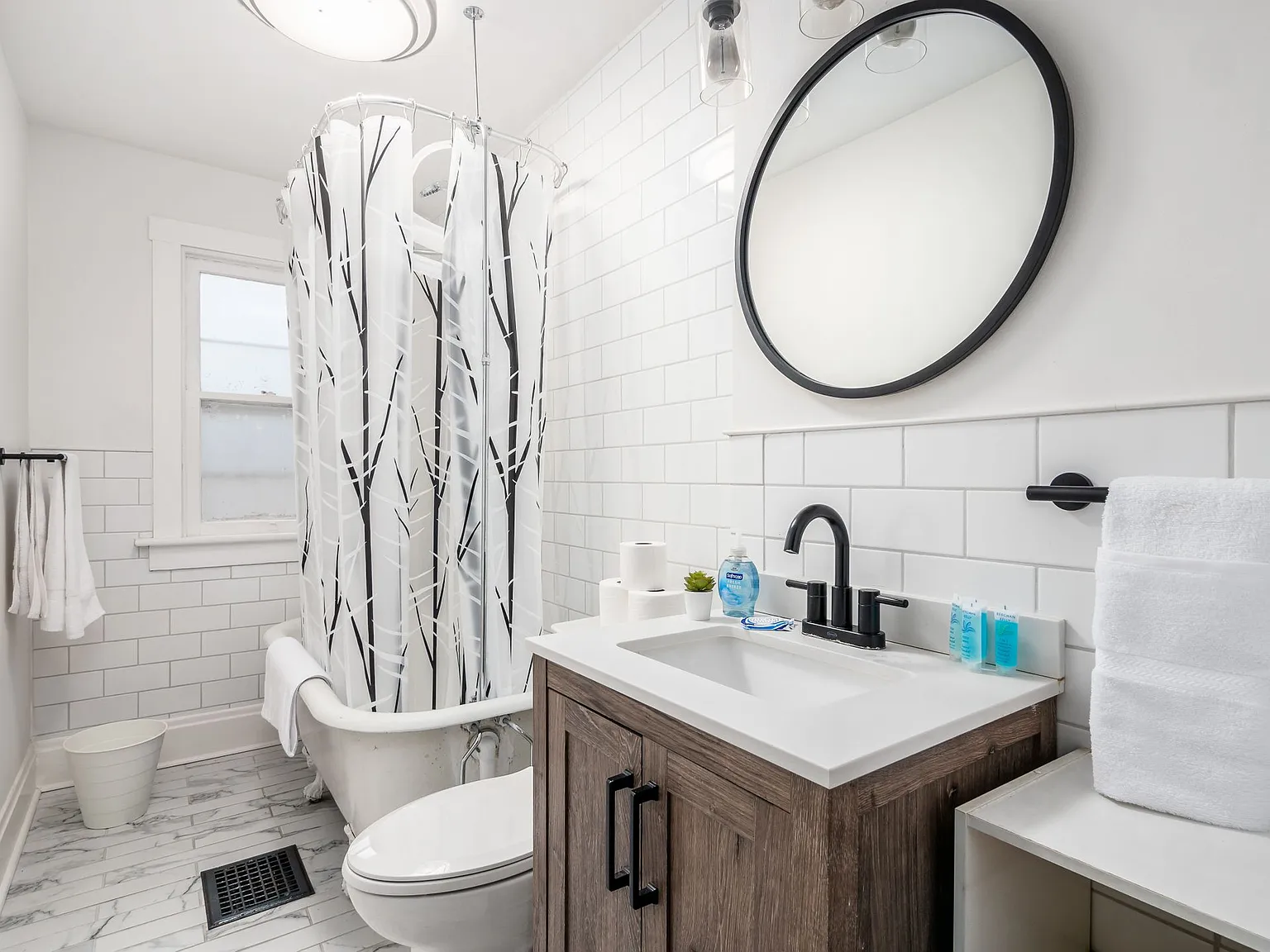 2 bed, 1000 sqft, $1,900 — Photo 3