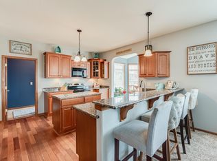 149 Lester Ct, Dousman, WI 53118