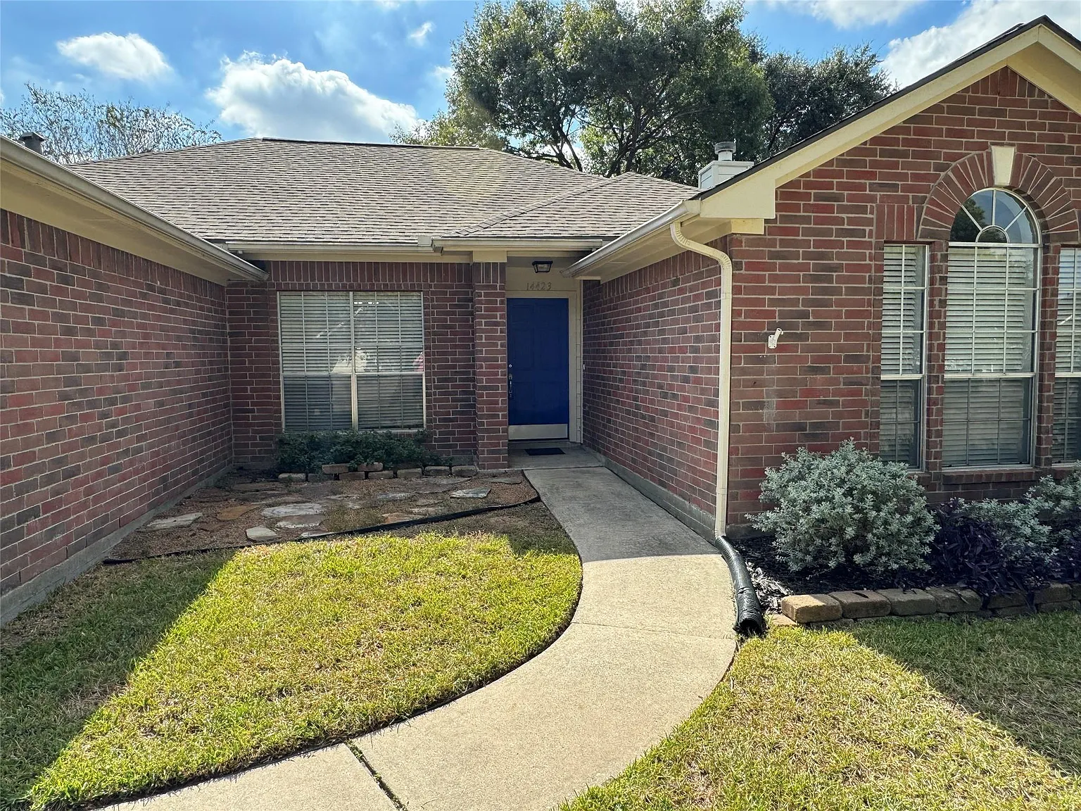 4 bed, 2.0 bath, 1918 sqft, $2,275 — Photo 2