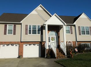 916 George Place Dr, Kernersville, NC 27284