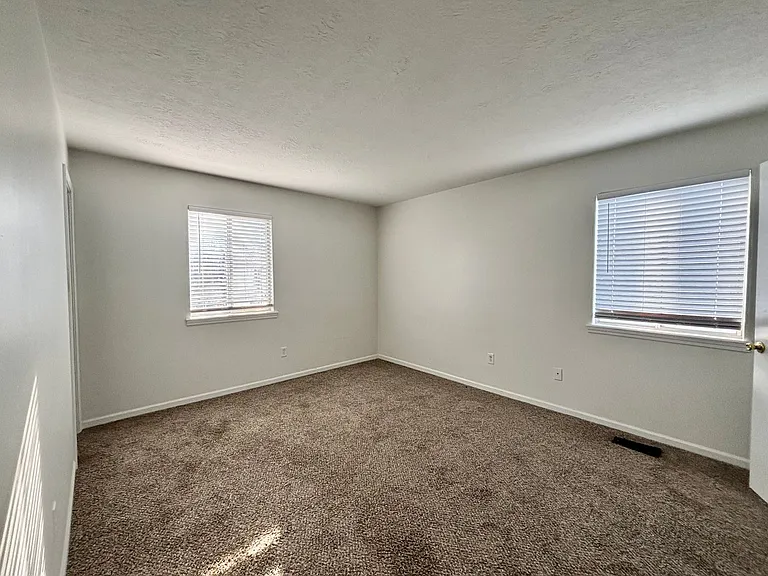 4420 Jarboe St — Photo 12