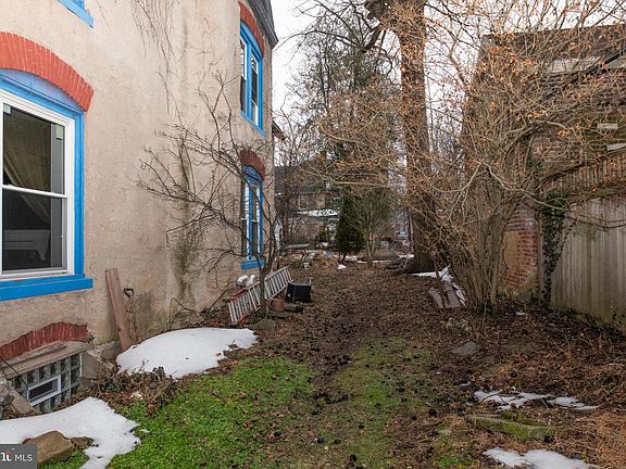 4th image of 114 E Upsal St