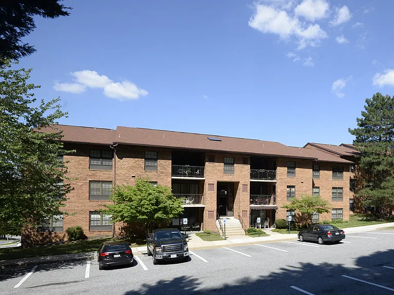 Ivy Hall Apartments — Photo 14