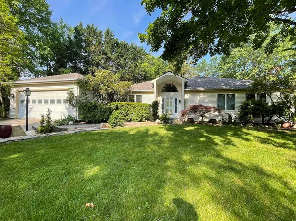 1102 Mourning Dove Dr, Blacksburg, VA 24060