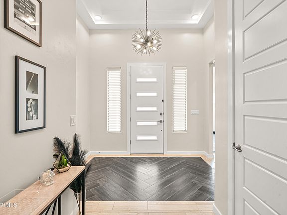 5th image of 329 Emerald Pearl Dr