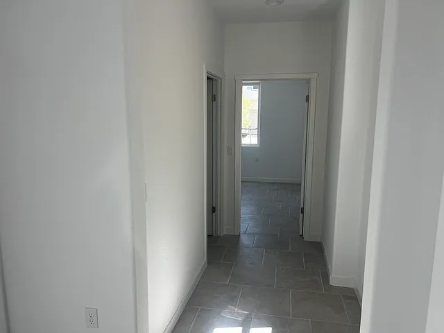 2902 E Veleta Dr — Photo 2
