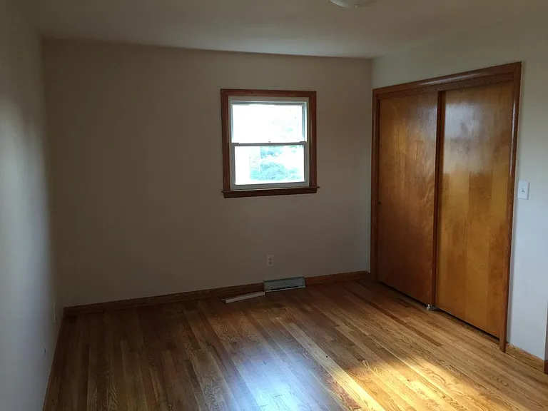 251 Brenton Dr — Photo 5