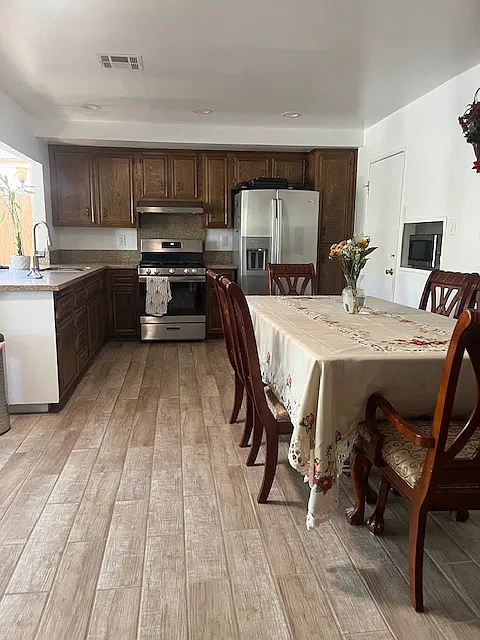 3 bed, 1318 sqft, $2,500 — Photo 1