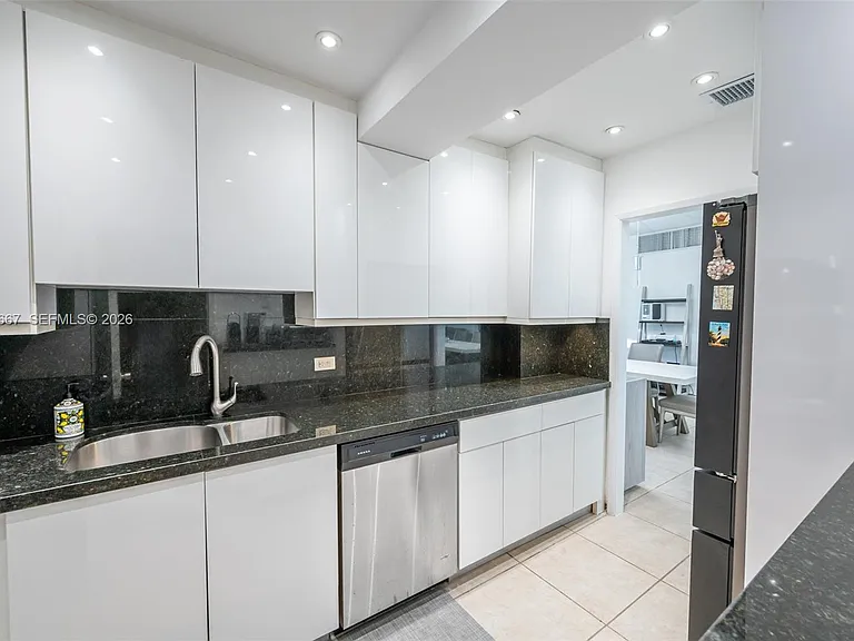 5005 Collins Ave #1506 — Photo 7