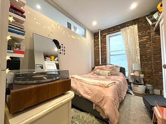 Rented by Douglas Elliman | media 31