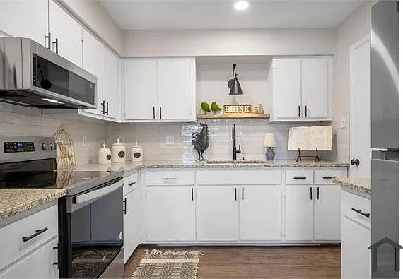 4 bed, 1070 sqft, $2,240 — Photo 4