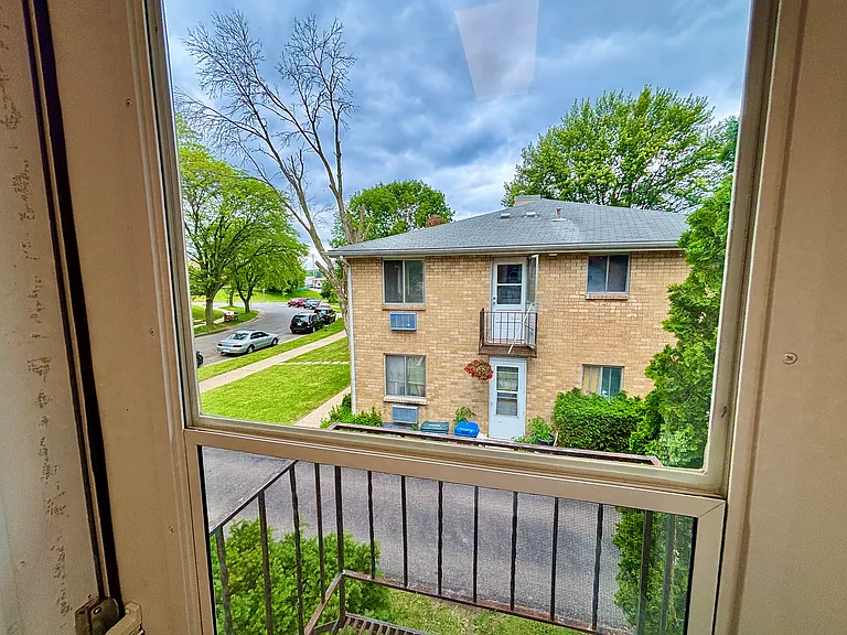 1122 Catalpa Cir #C — Photo 10