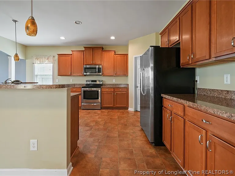 415 Highgrove Dr — Photo 10